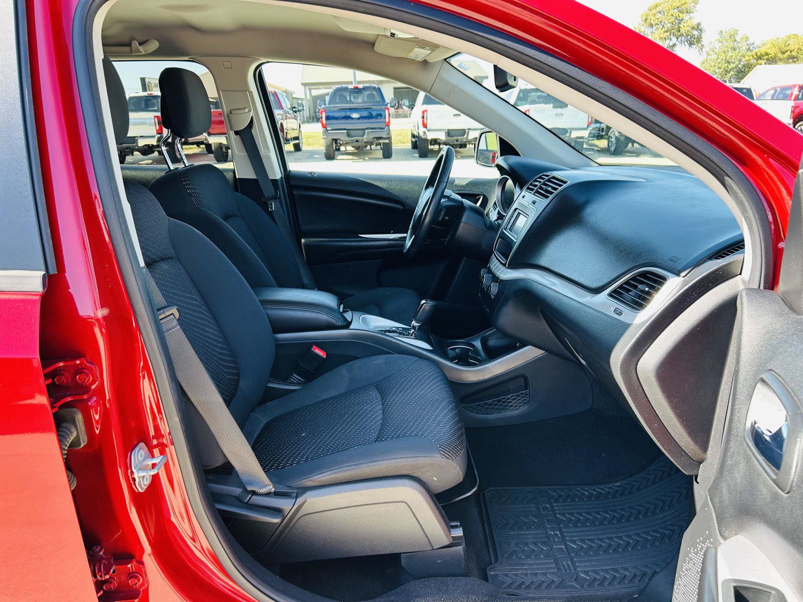 Used 2018 Dodge Journey SE w/ Connectivity Group FWD image 28