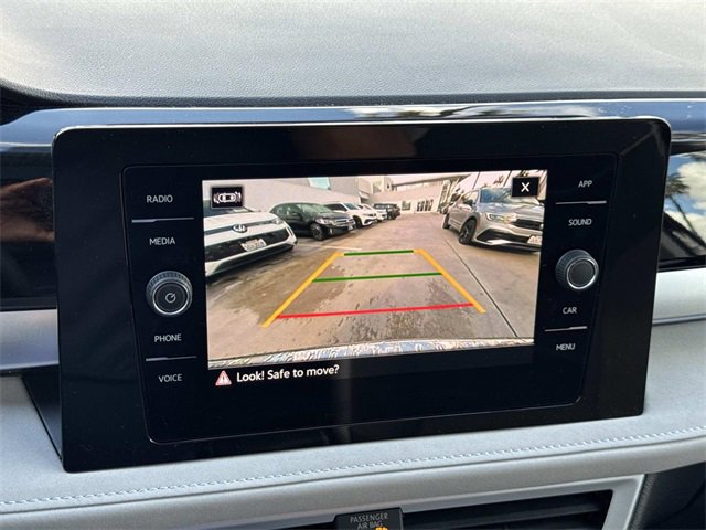 Certified 2025 Volkswagen Taos SE w/ Panoramic Sunroof Package image 25