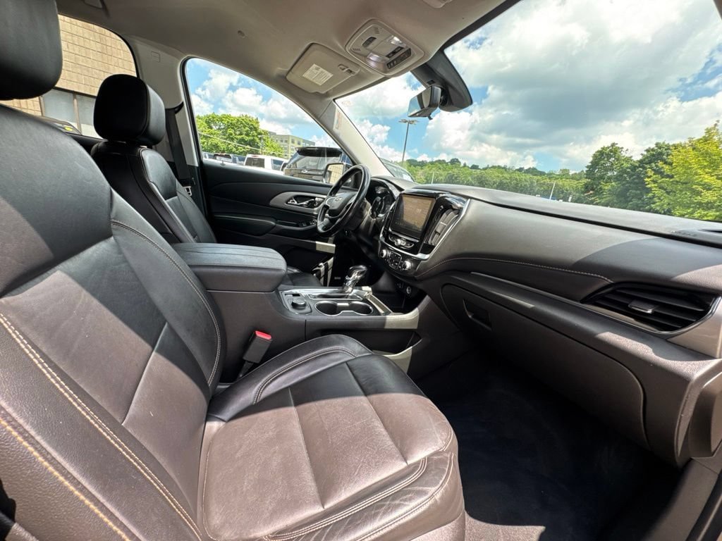 Used 2021 Chevrolet Traverse LT w/ LT Premium Package AWD/4WD image 22