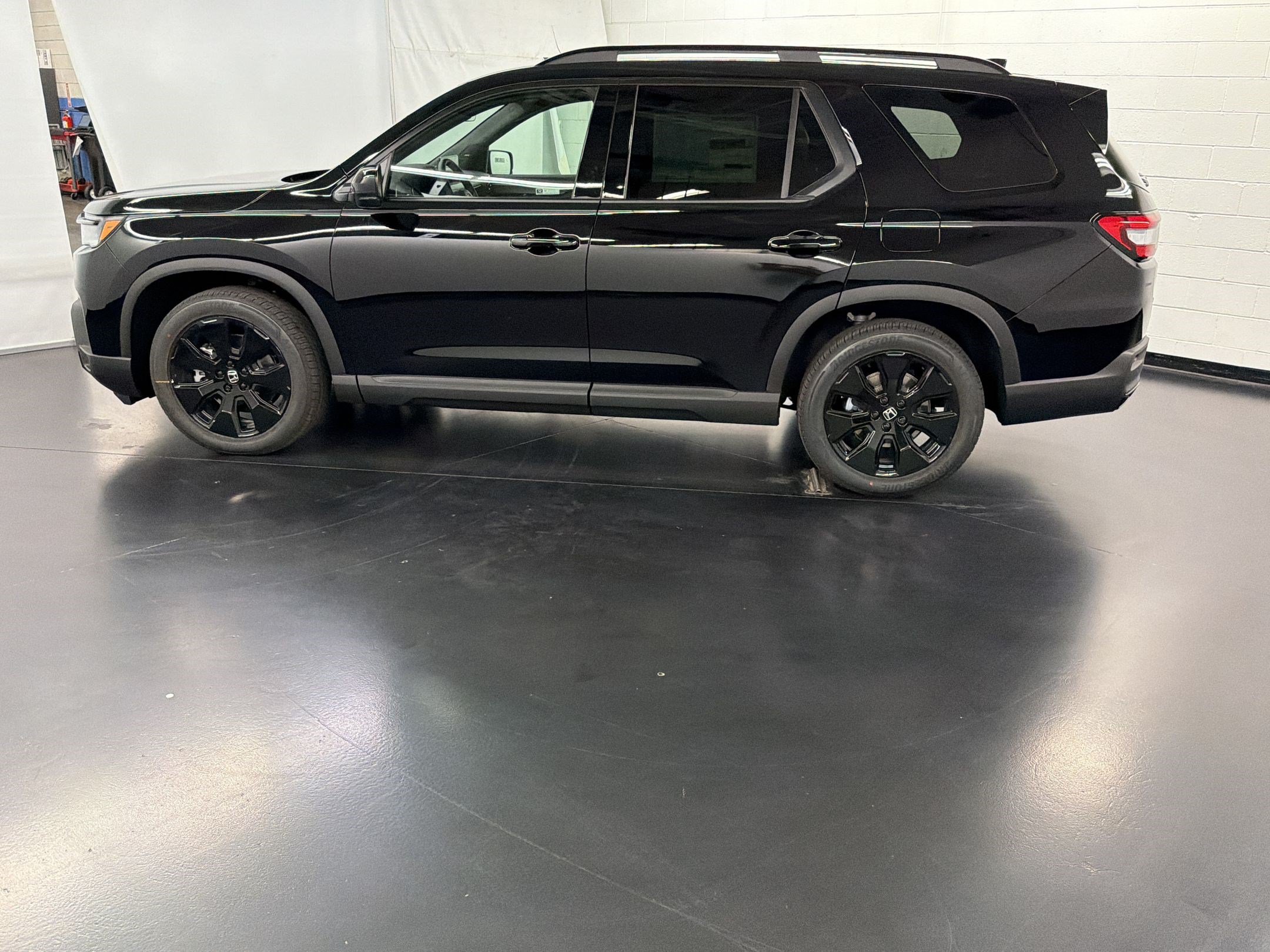 New 2026 Honda Pilot Black Edition image 2