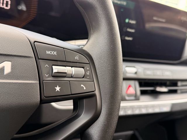 New 2025 Kia K4 FWD image 16