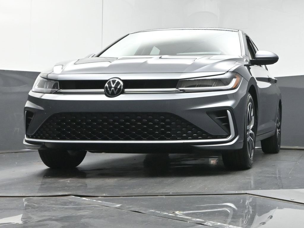 Used 2025 Volkswagen Jetta SE image 33