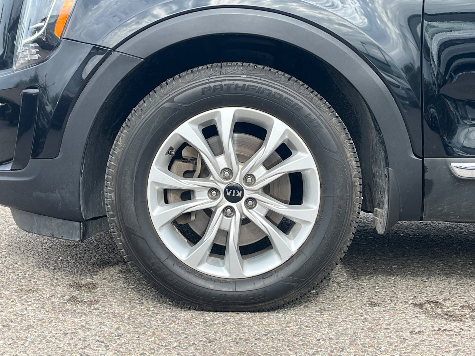 Used 2020 Kia Telluride LX FWD image 12