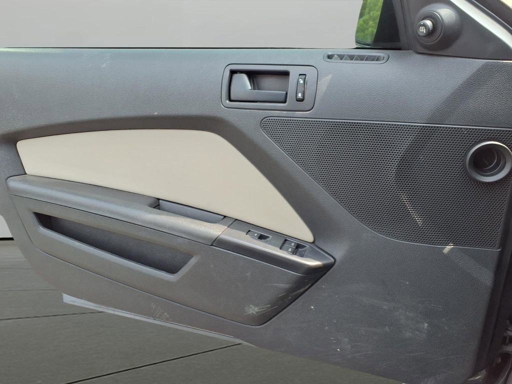 Used 2014 Ford Mustang Convertible RWD image 12