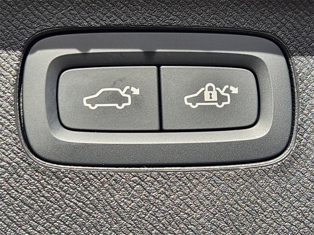 New 2026 Volvo XC90 B6 Plus w/ Protection Package Premier image 25