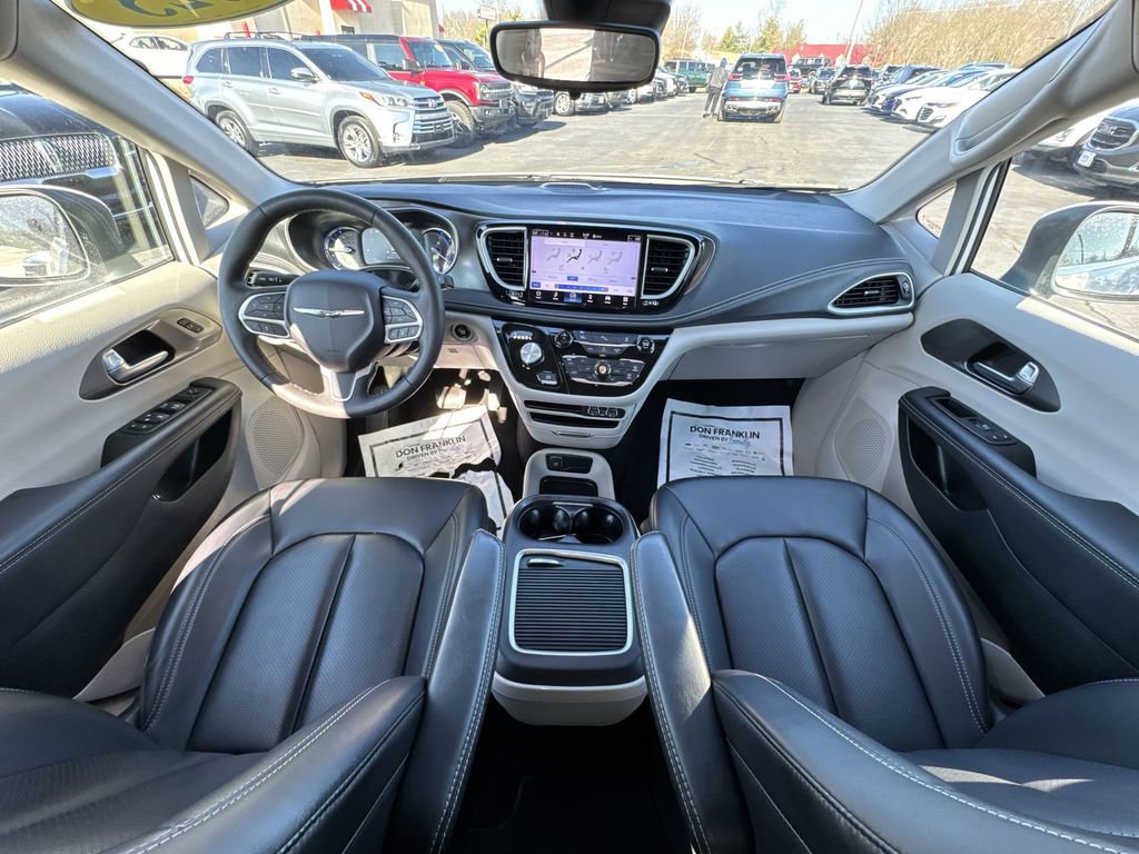 Used 2023 Chrysler Pacifica Touring-L image 20