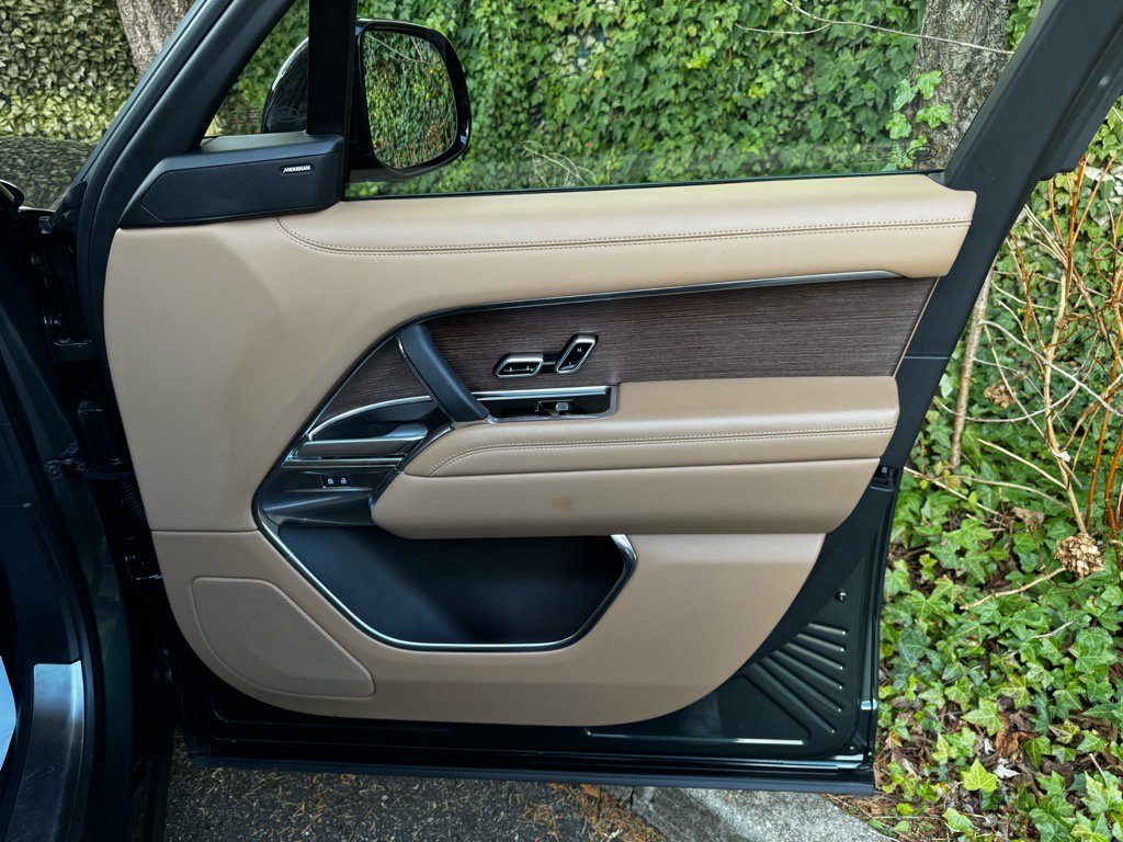 Certified 2023 Land Rover Range Rover SE image 25