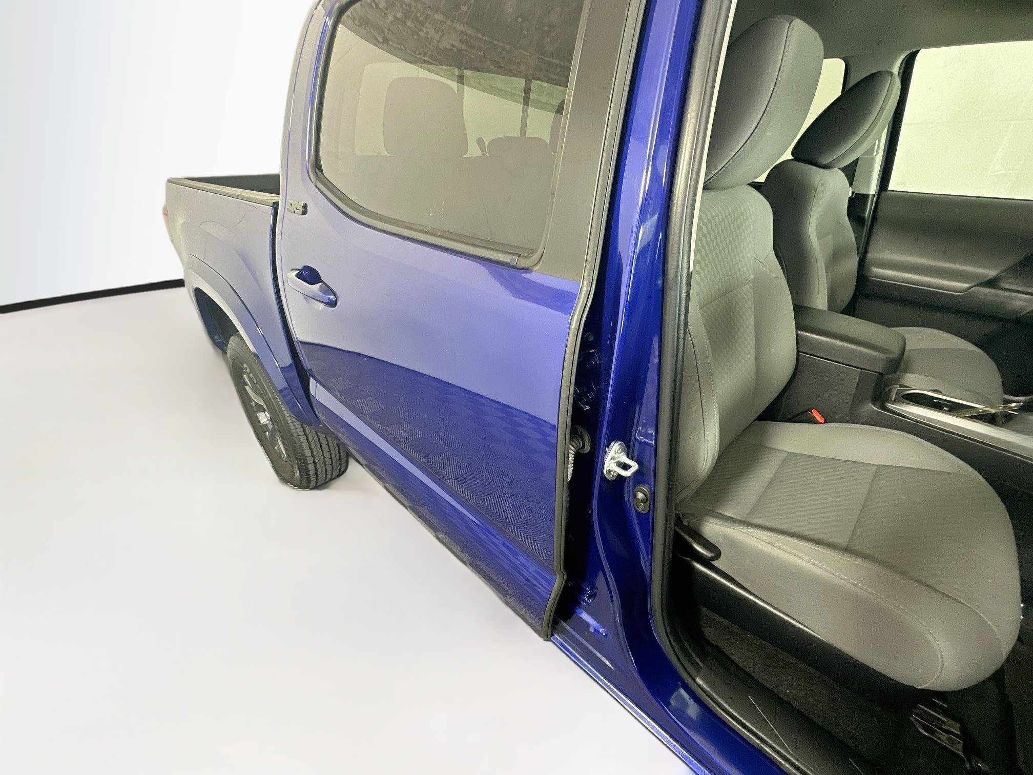 Used 2023 Toyota Tacoma SR5 w/ Technology Package AWD/4WD image 28