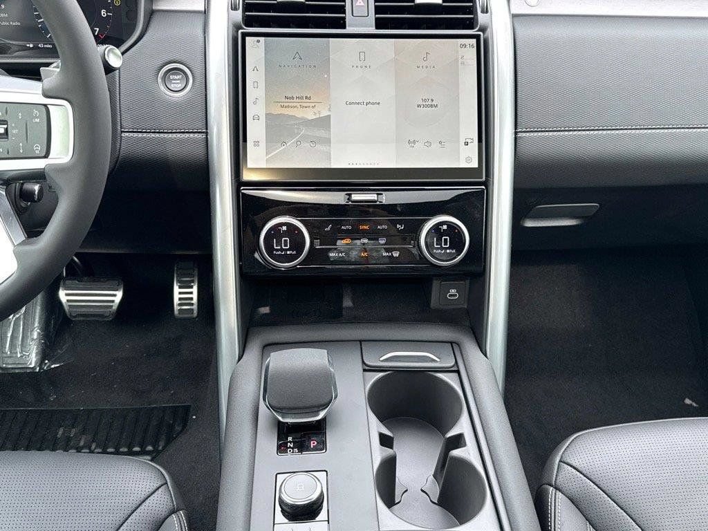 Certified 2025 Land Rover Discovery Dynamic SE AWD/4WD image 8