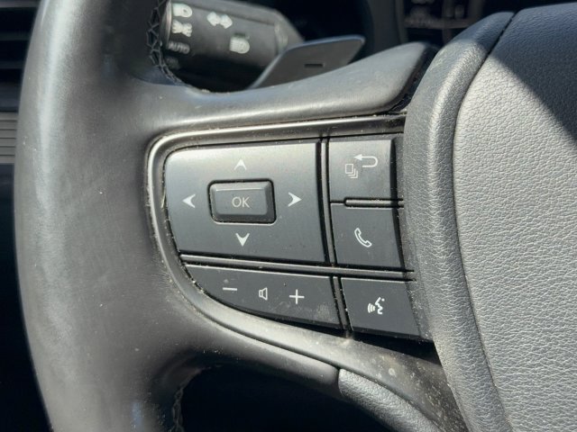 Used 2023 Lexus LS 500 w/ Accessory Package (Z2) RWD image 17