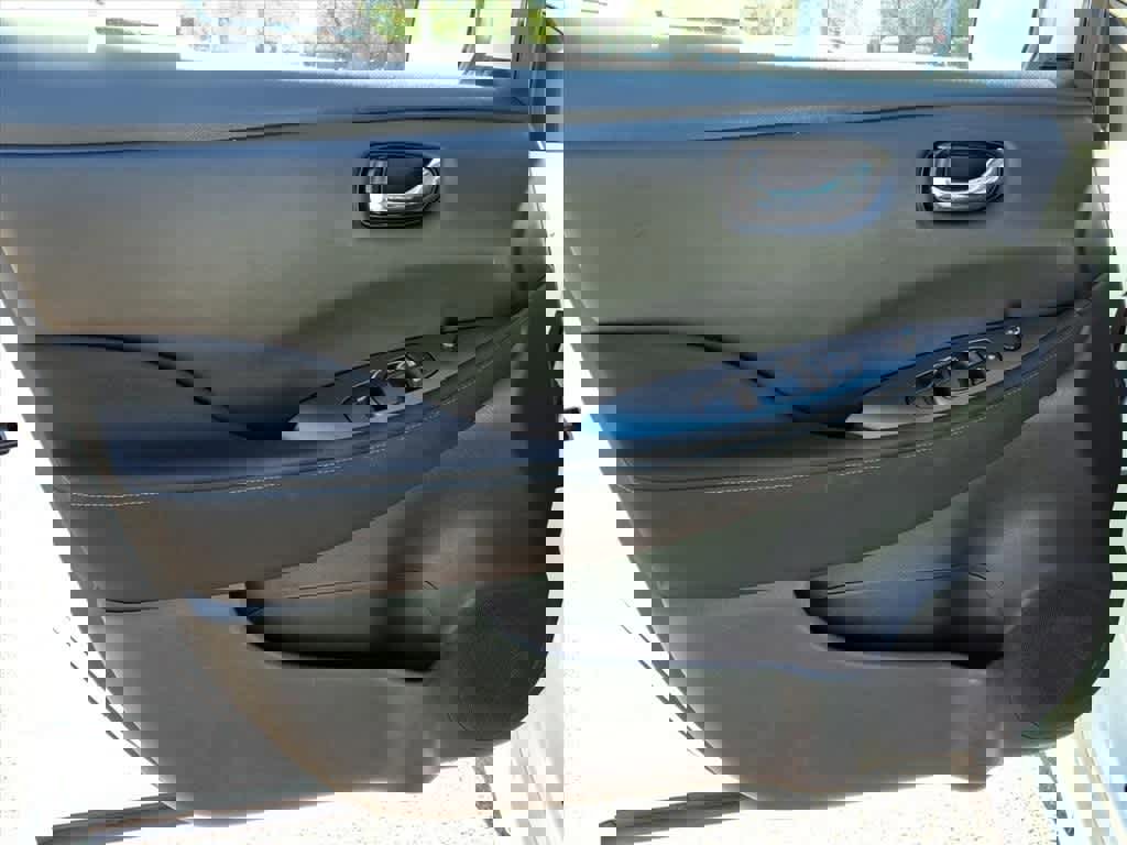 Used 2022 Nissan Leaf S image 13