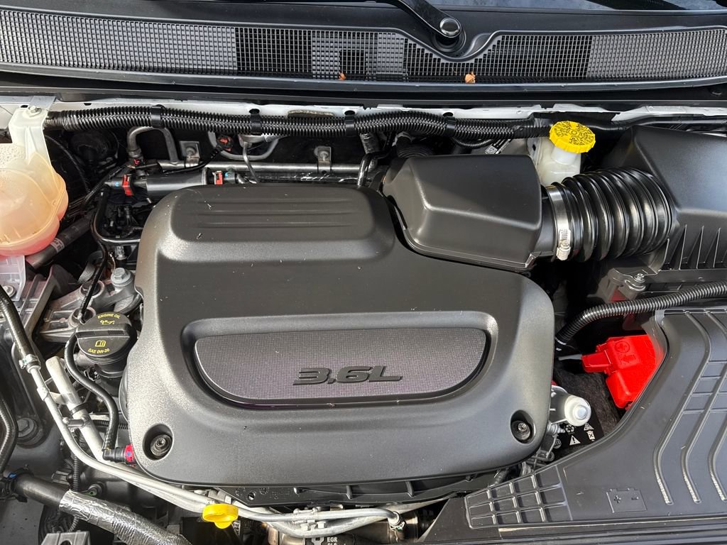 Used 2024 Chrysler Pacifica Touring-L image 24