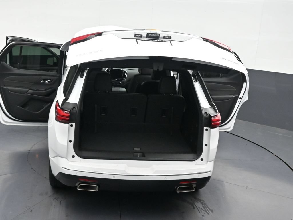 Used 2023 Chevrolet Traverse Premier FWD image 36