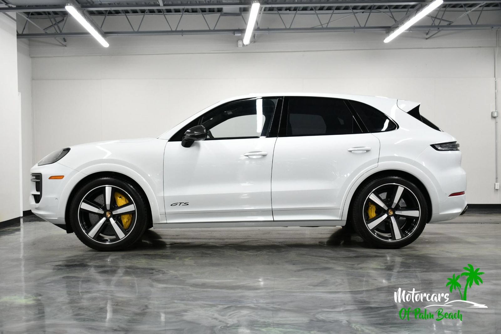 Used 2025 Porsche Cayenne GTS AWD/4WD image 6