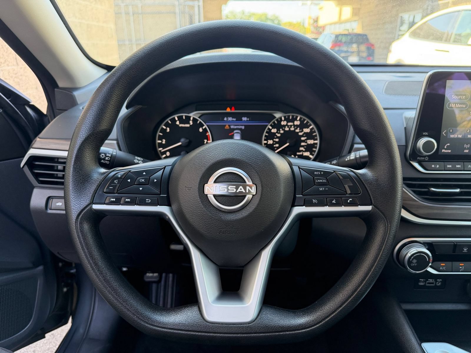 Used 2025 Nissan Altima 2.5 SV FWD image 28