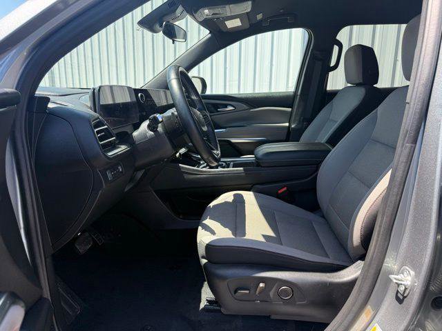 Used 2024 Chevrolet Traverse LT w/ LPO, Floor Liner Package AWD/4WD image 7
