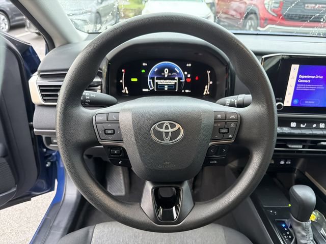 Used 2025 Toyota Camry LE image 23