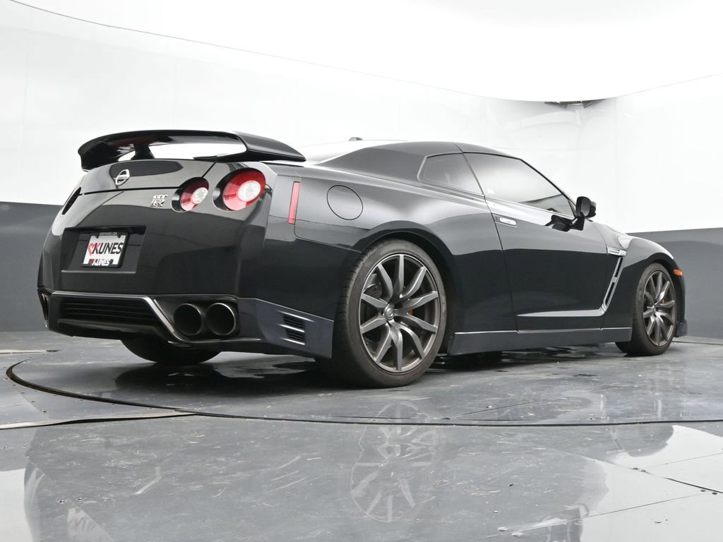 Used 2014 Nissan GT-R Premium image 44