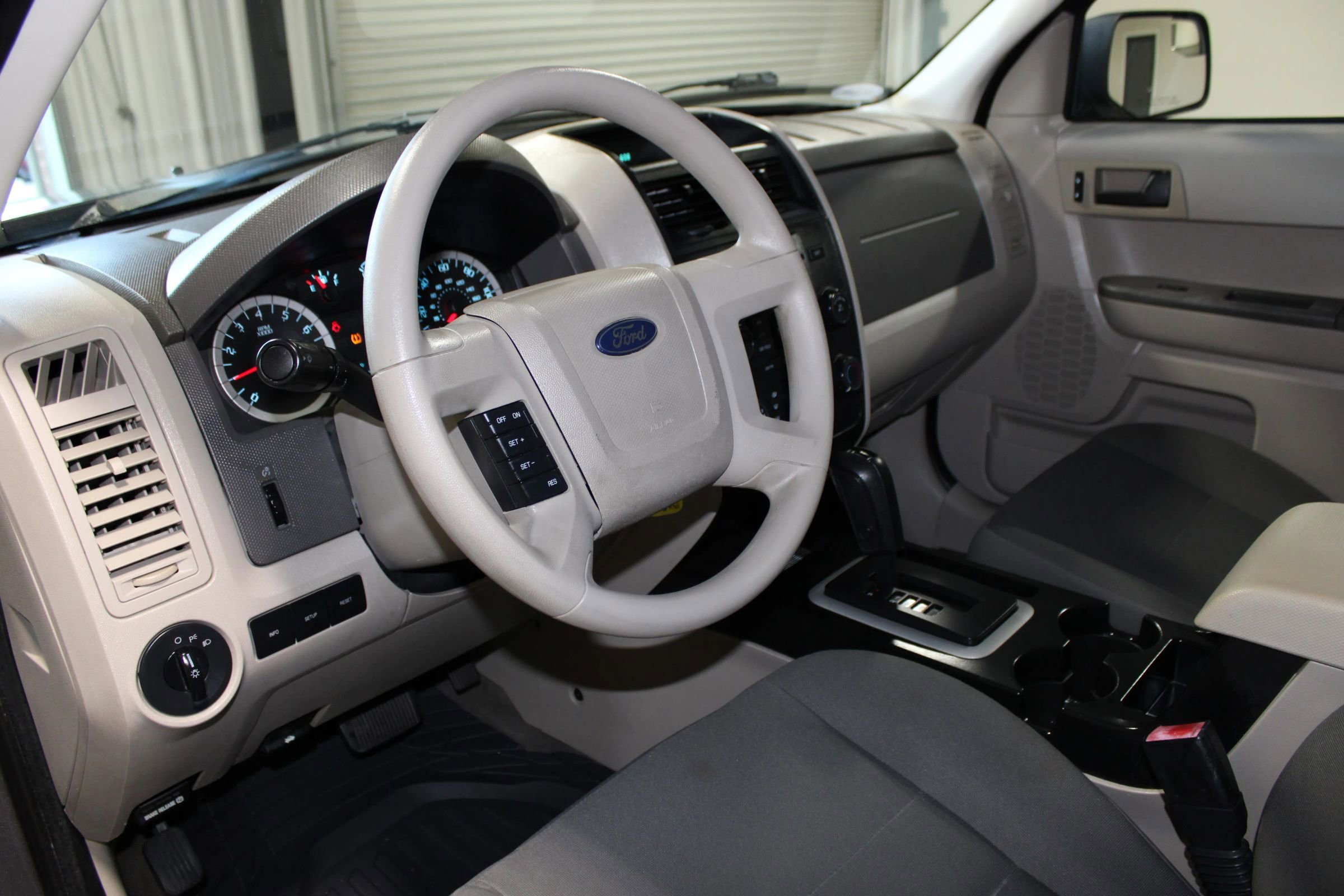 Used 2011 Ford Escape XLS w/ 101A Rapid Spec Order Code FWD image 18