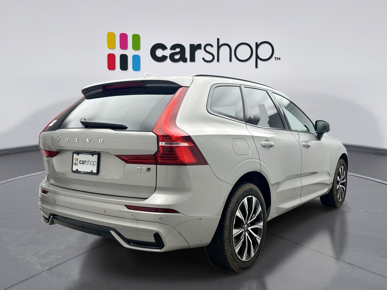 Used 2025 Volvo XC60 B5 Plus image 5