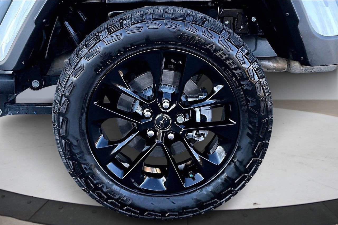 Certified 2025 Jeep Gladiator Sport image 33