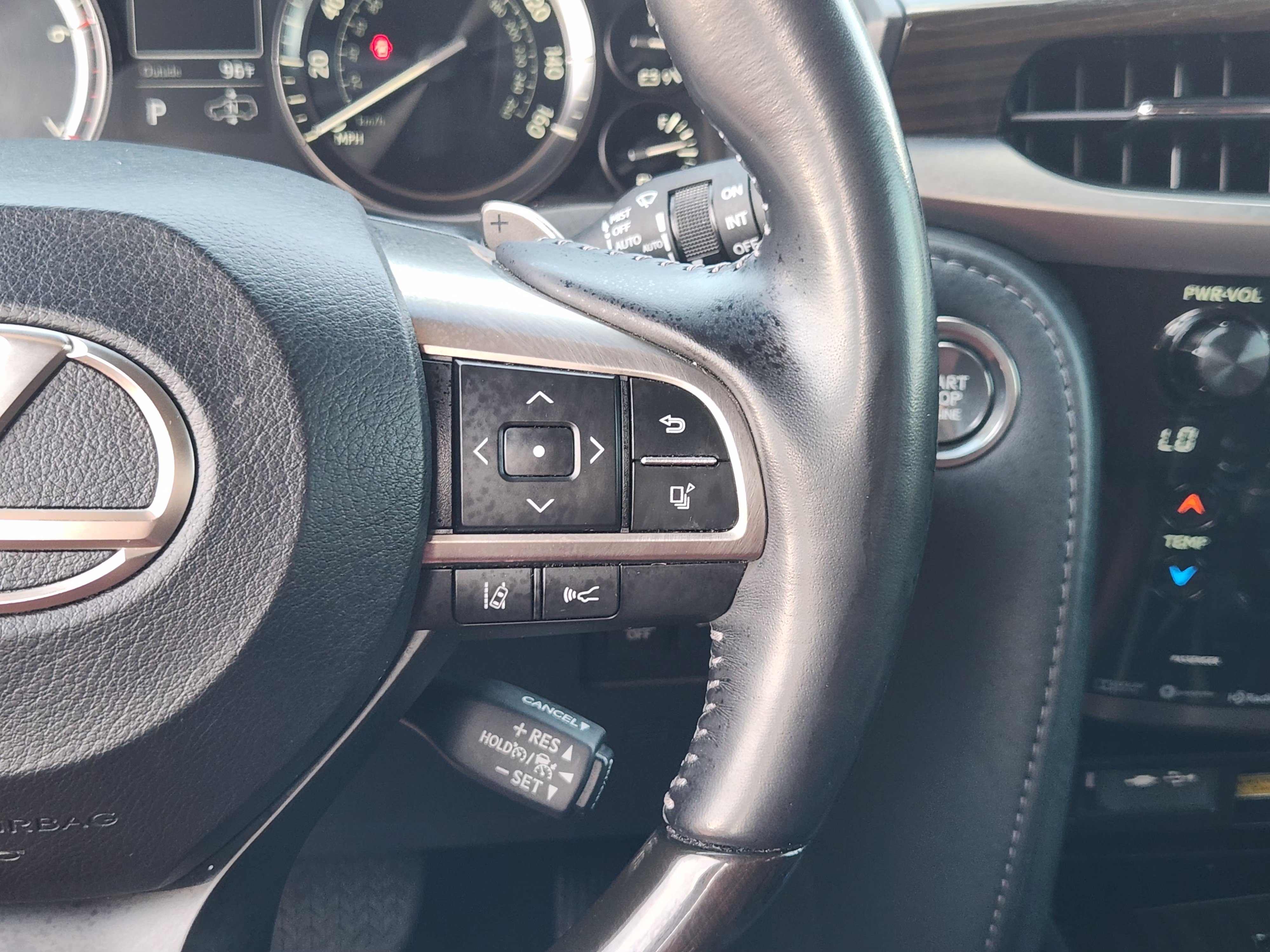Used 2021 Lexus LX 570 4WD w/ Sport Package image 29