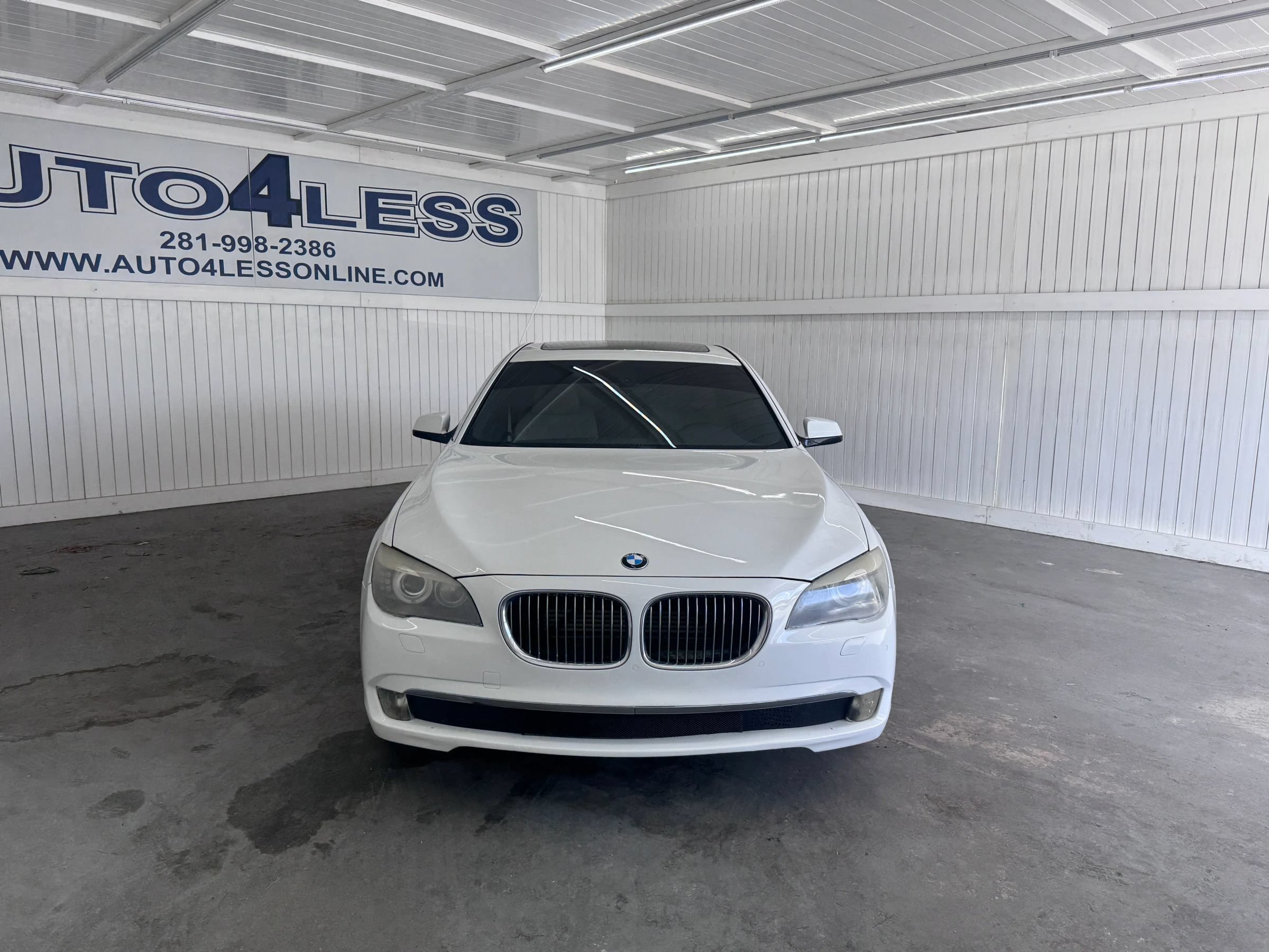Used 2011 BMW 750i RWD image 2
