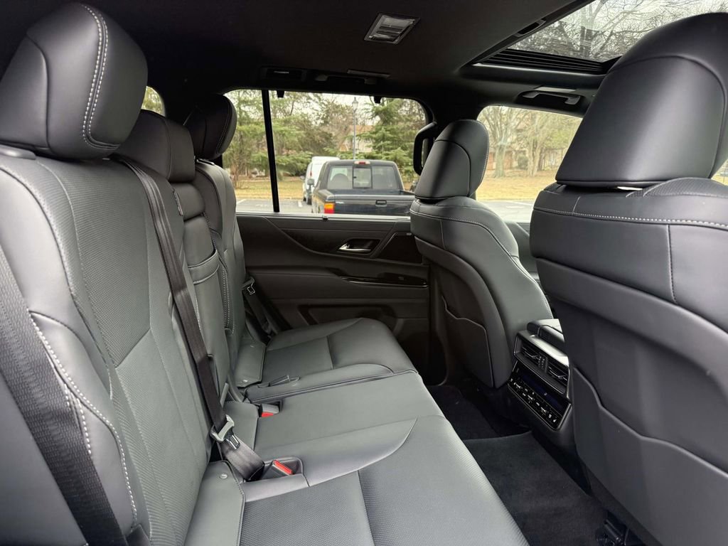 Used 2025 Lexus LX 600 4WD w/ Luxury Package image 15