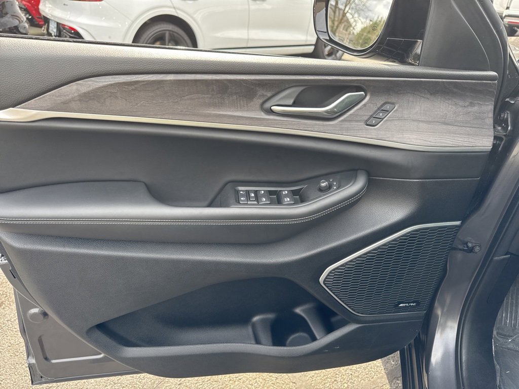 Used 2025 Jeep Grand Cherokee Limited 4xe w/ MOPAR Finishing Package image 16