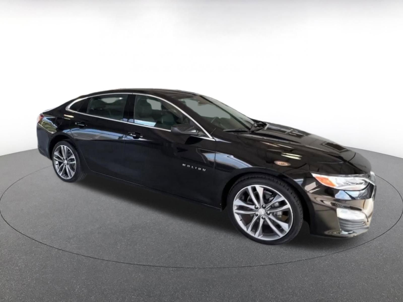 Used 2024 Chevrolet Malibu LT image 2