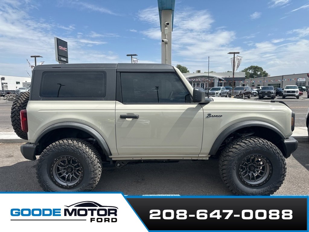 New 2025 Ford Bronco 2-Door image 2