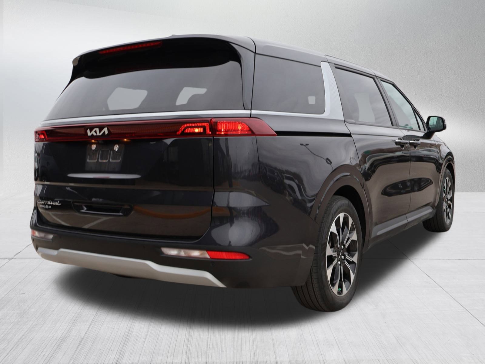 Used 2022 Kia Carnival EX image 7