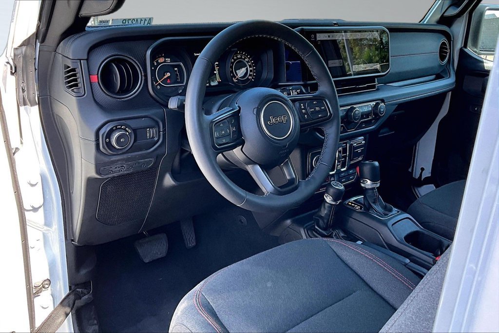 Certified 2025 Jeep Wrangler Unlimited Rubicon w/ Convenience Group AWD/4WD image 4