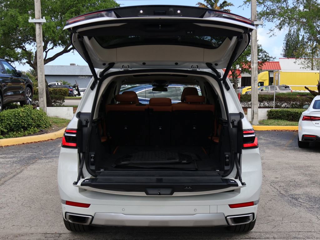 Used 2023 BMW X7 xDrive40i w/ Executive Package image 23