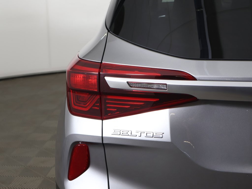 Used 2023 Kia Seltos S w/ Navigation Package image 14