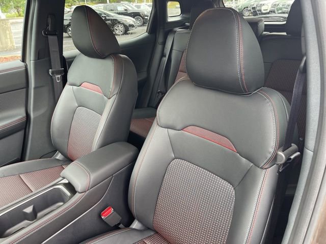 New 2025 Nissan Kicks SR image 17