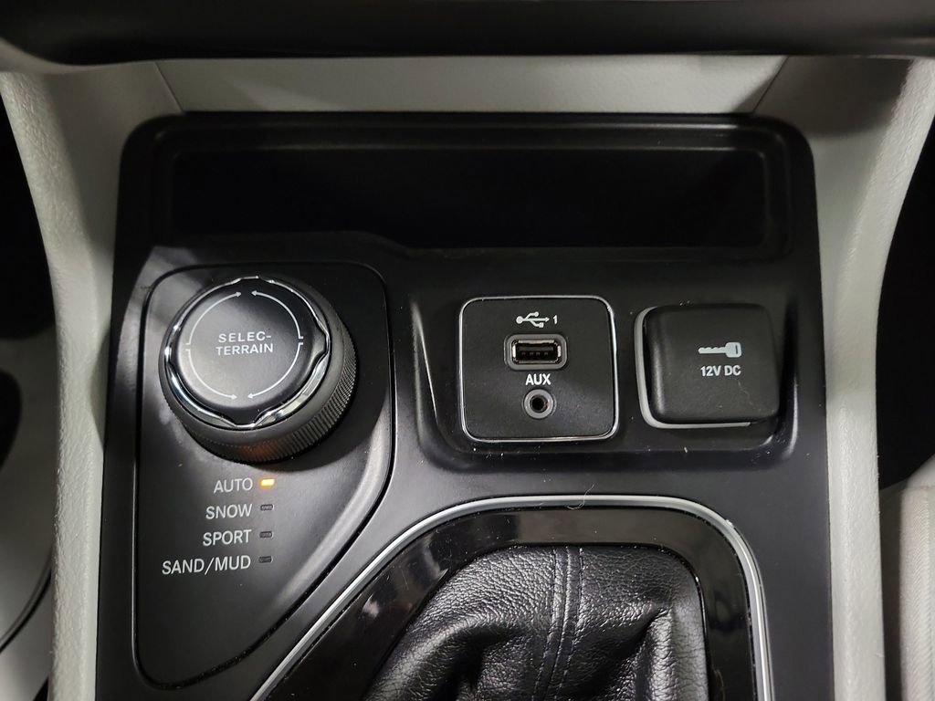 Used 2020 Jeep Cherokee Limited w/ Technology Group image 17