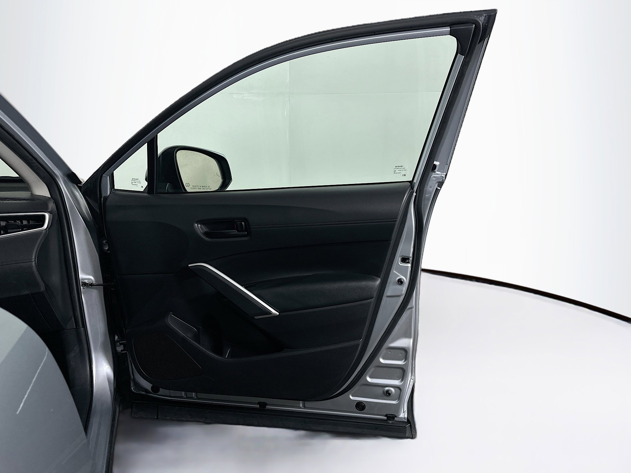 Used 2023 Toyota Corolla Cross LE image 30