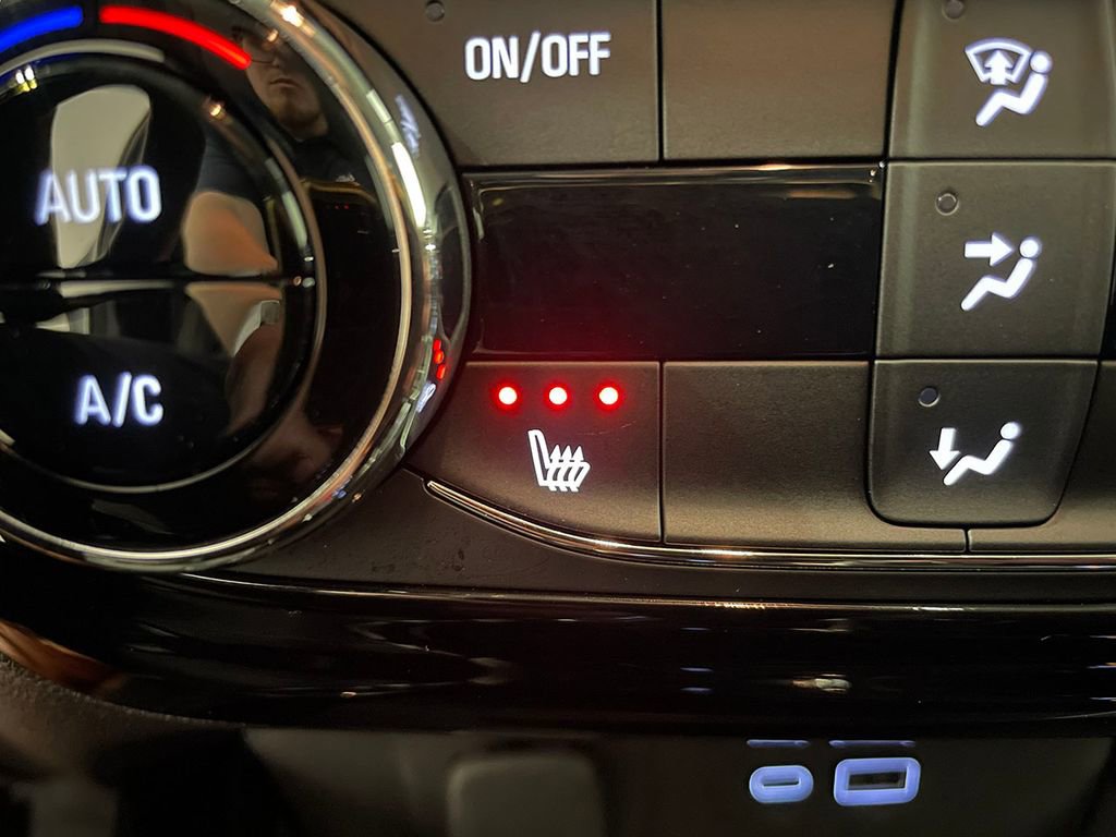 Used 2025 Chevrolet Trax ACTIV image 37