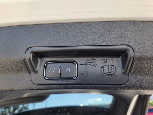 Used 2022 Ford Explorer XLT w/ Equipment Group 202A image 11