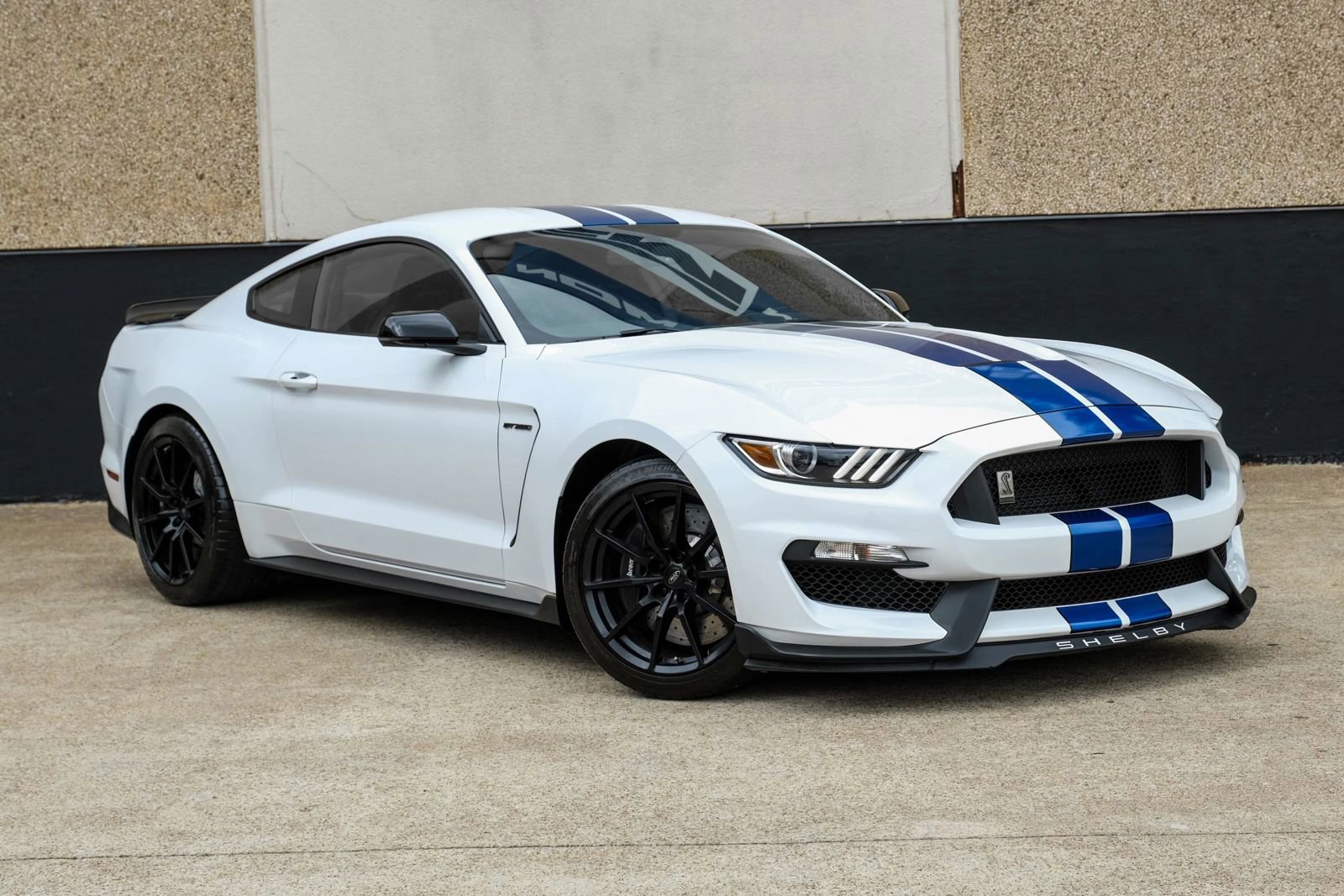 Used 2017 Ford Mustang Shelby GT350 w/ Electronics Package RWD image 5