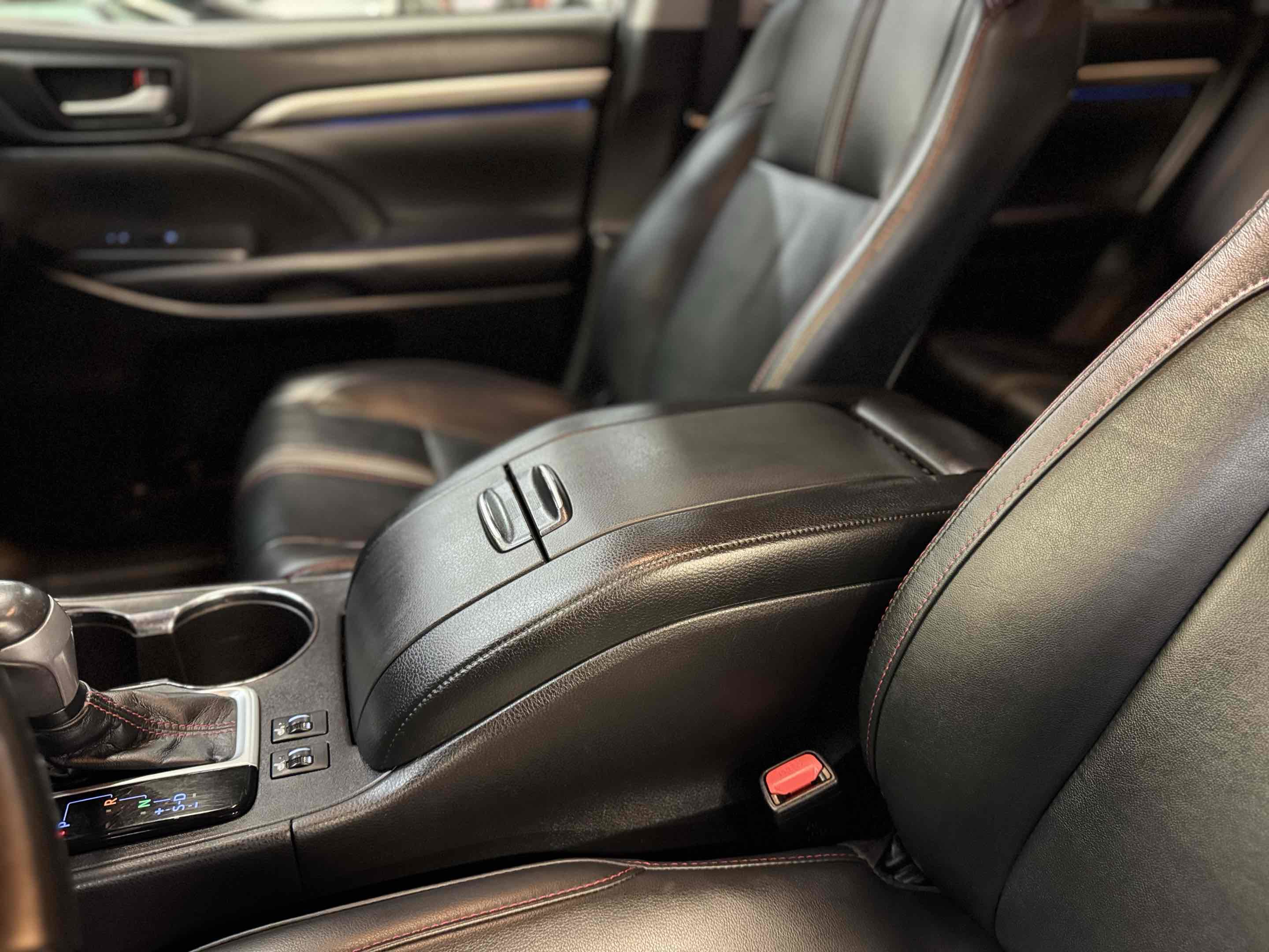 Used 2019 Toyota Highlander XLE image 37