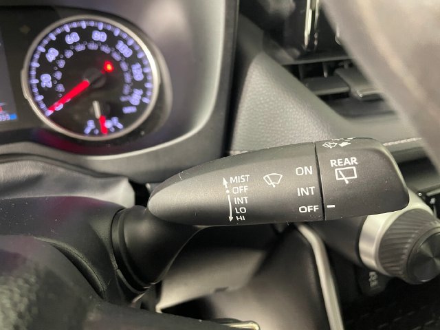 Used 2020 Toyota RAV4 LE AWD/4WD image 12