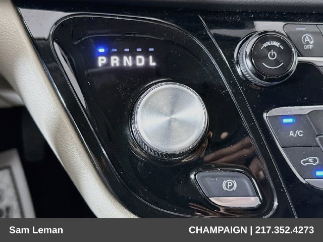 Used 2024 Chrysler Pacifica Touring-L FWD image 16