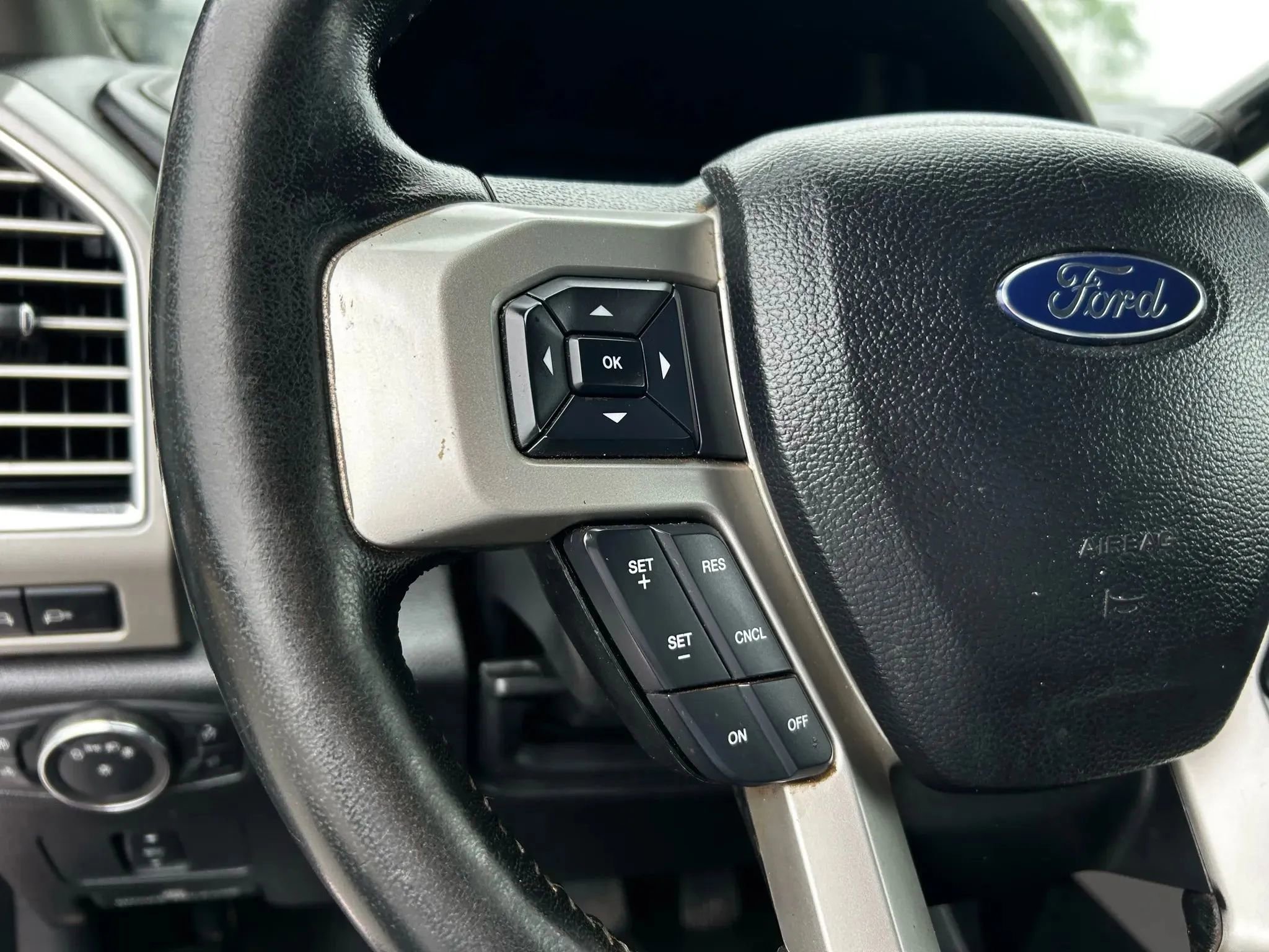 Used 2017 Ford F350 Lariat w/ Chrome Package image 20