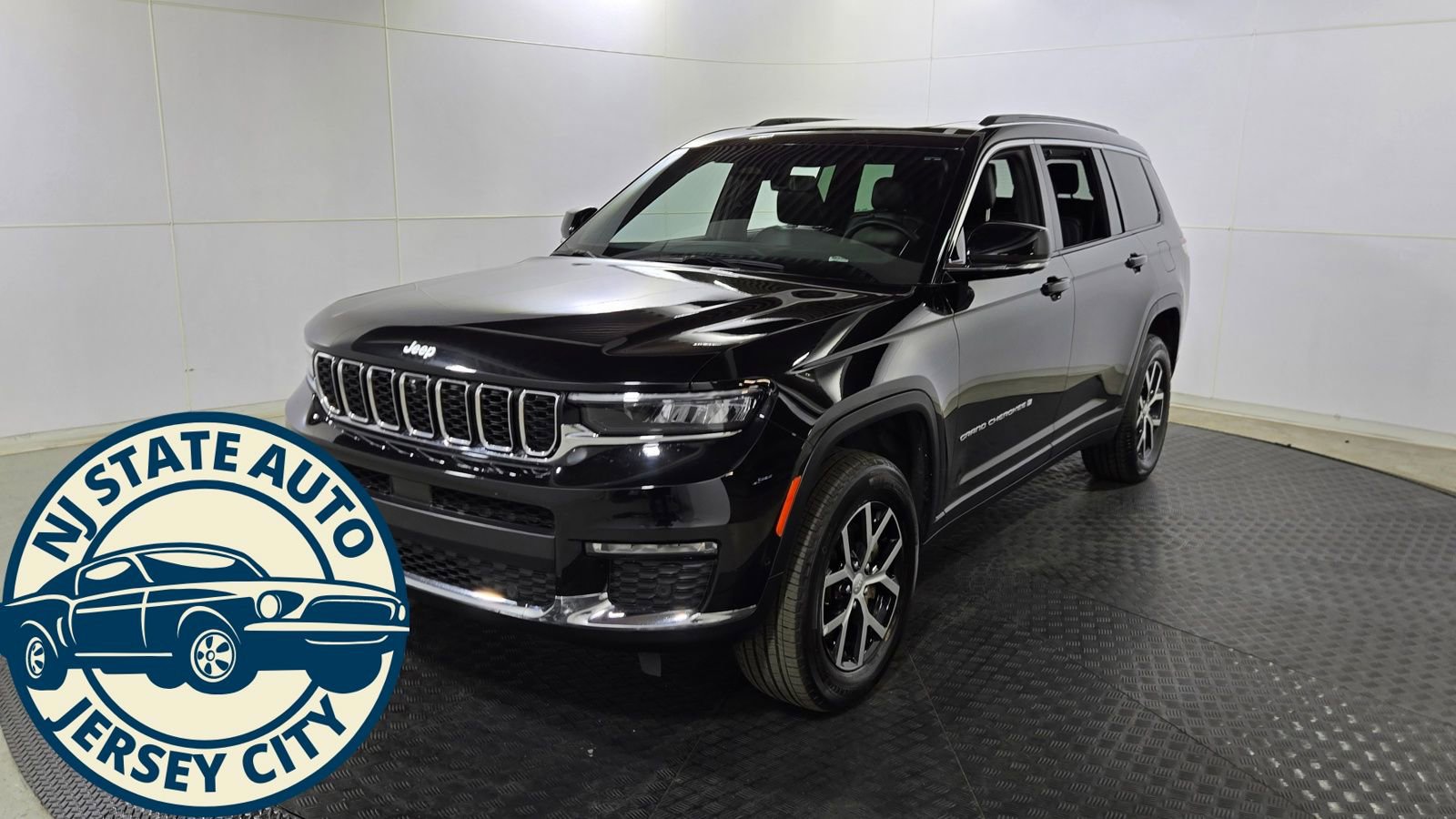 Used 2024 Jeep Grand Cherokee L Limited w/ Luxury Tech Group II image 3