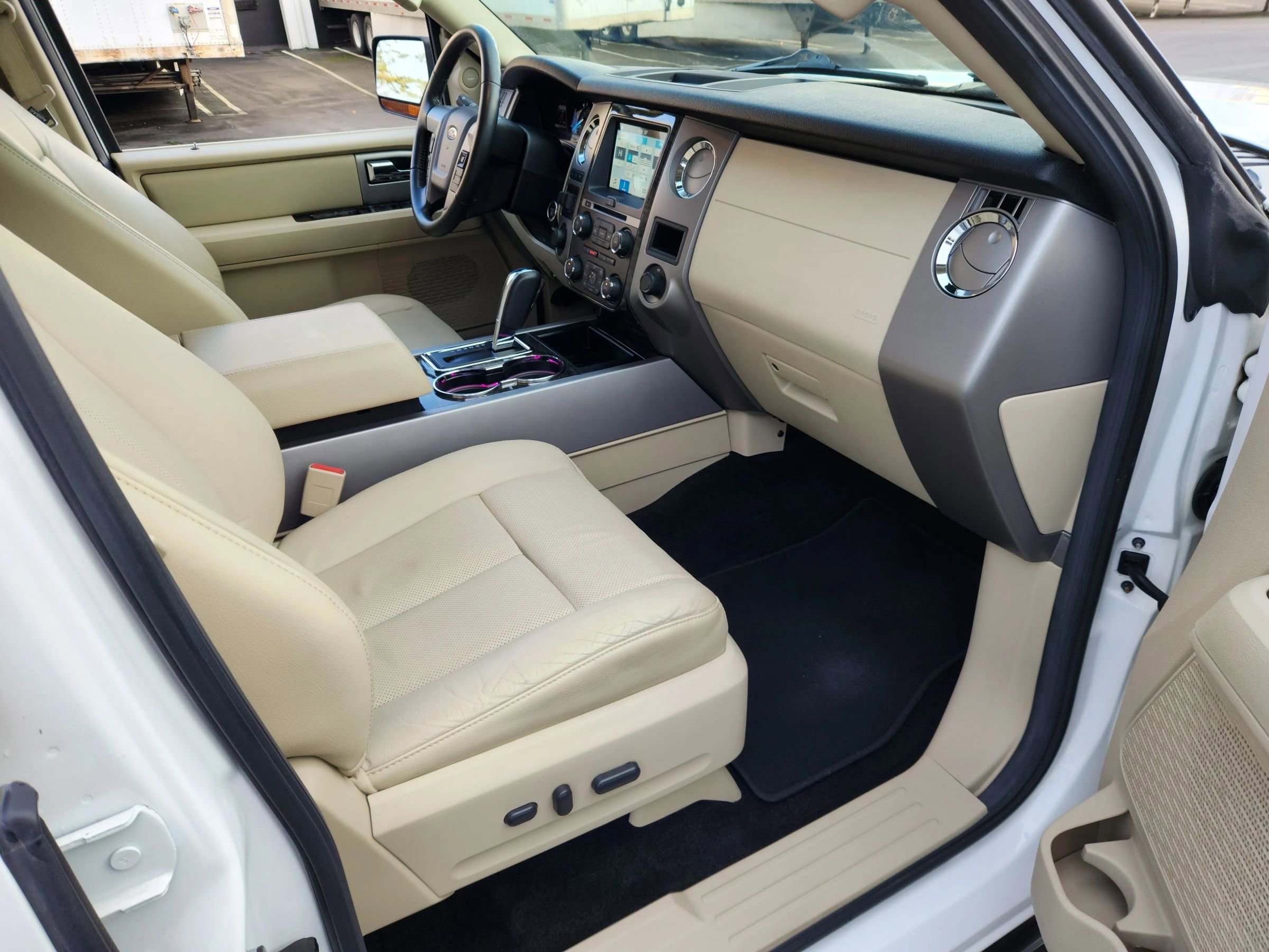 Used 2017 Ford Expedition Limited image 21