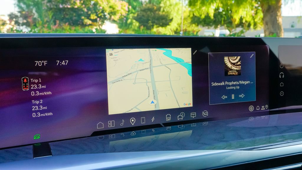 New 2025 Cadillac Escalade IQ Sport 2 w/ LPO, ONYX Package image 38