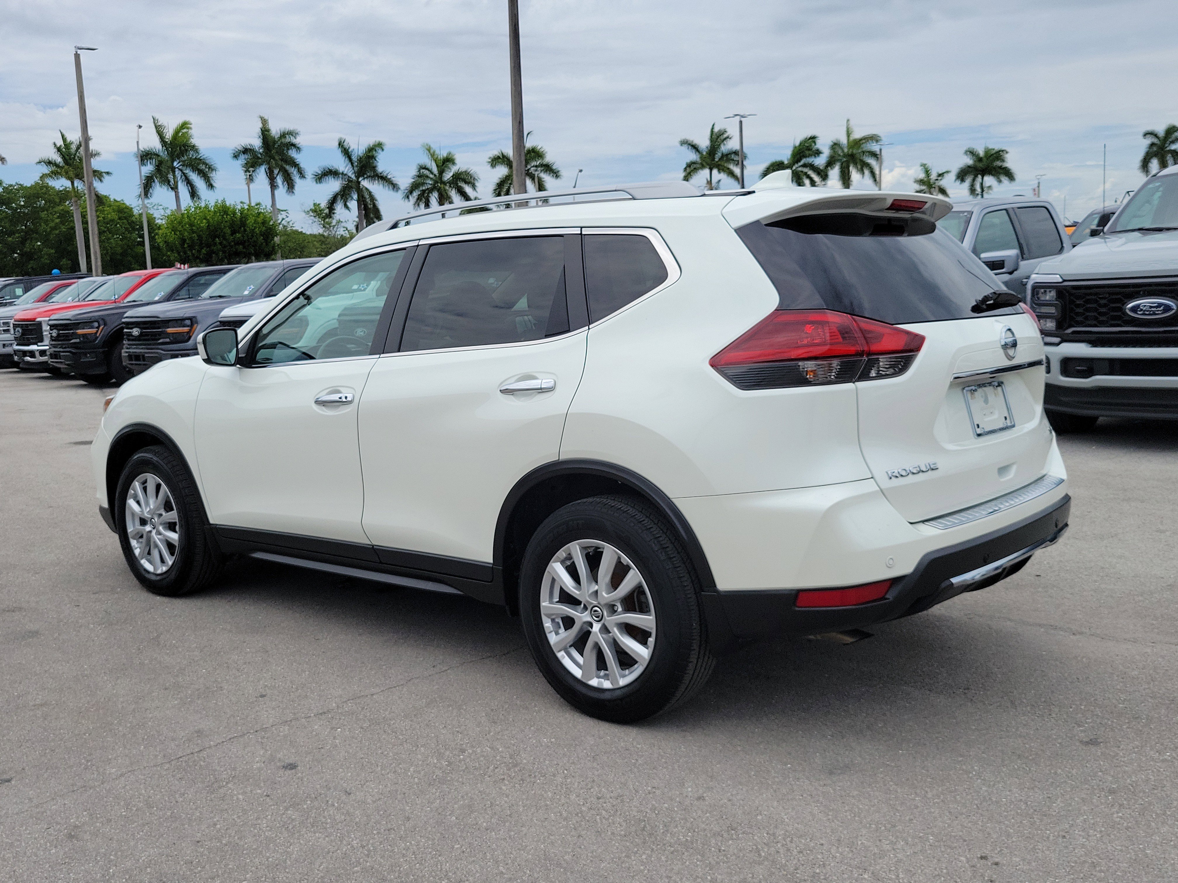 Used 2020 Nissan Rogue SV FWD image 7