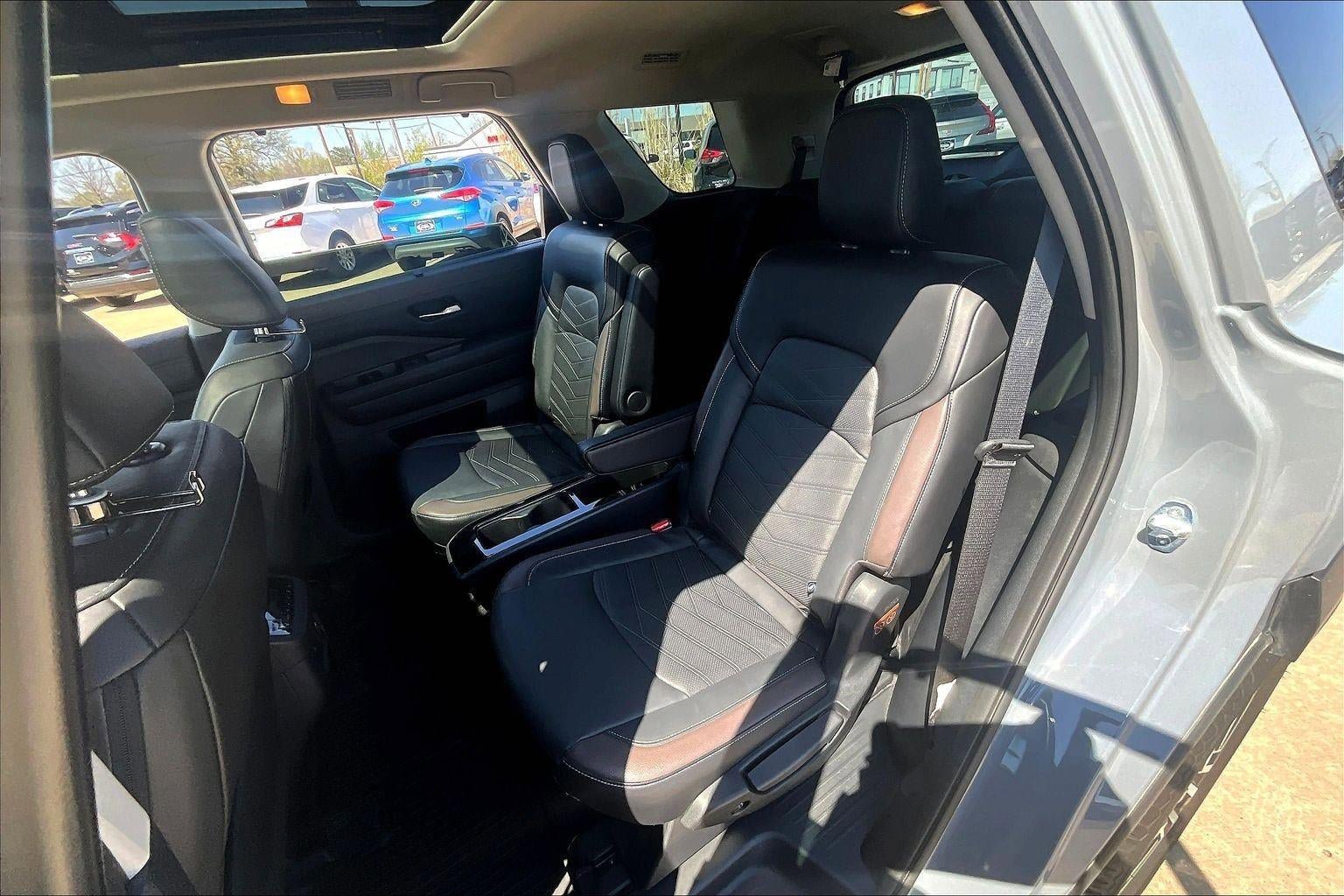 Used 2024 Nissan Pathfinder Platinum image 22